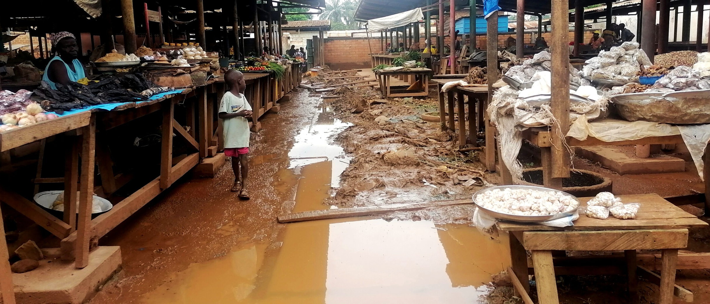 Bangui : les canaux d'évacuation obstrués, une cause récurrente des inondations