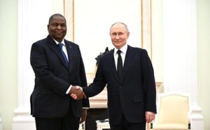 Centrafrique : Touadéra navigue entre les exigences russes et les opportunités financières des Émirats